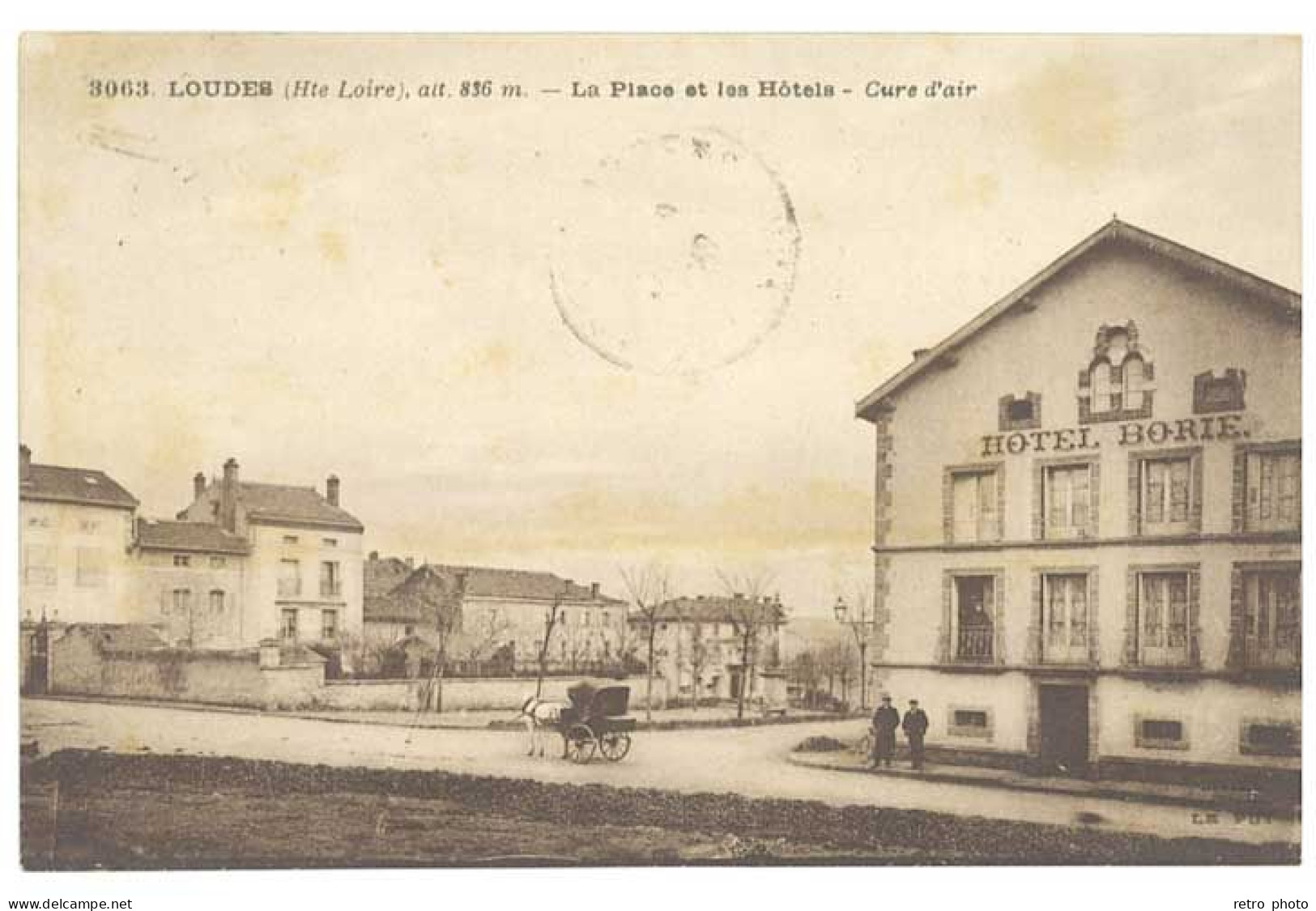 Cpa Loudes - La Place Et Les Hôtels - Cure D'Air - Loudes