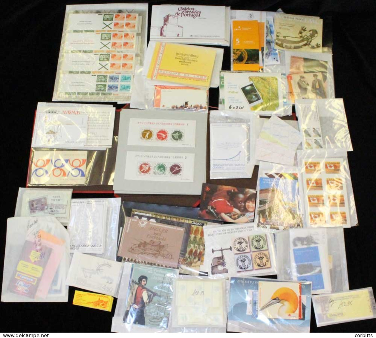 BOOKLETS Box File With World Assortment Of Complete Booklets, Noted - Good Topicals. - Autres & Non Classés