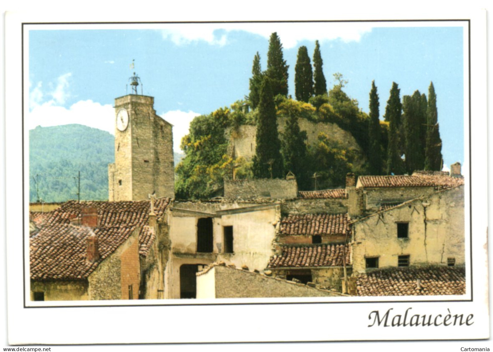 Malaucène - Les Toits De La Ville Le Beffroi Et Les Ruines Du Château - Malaucene