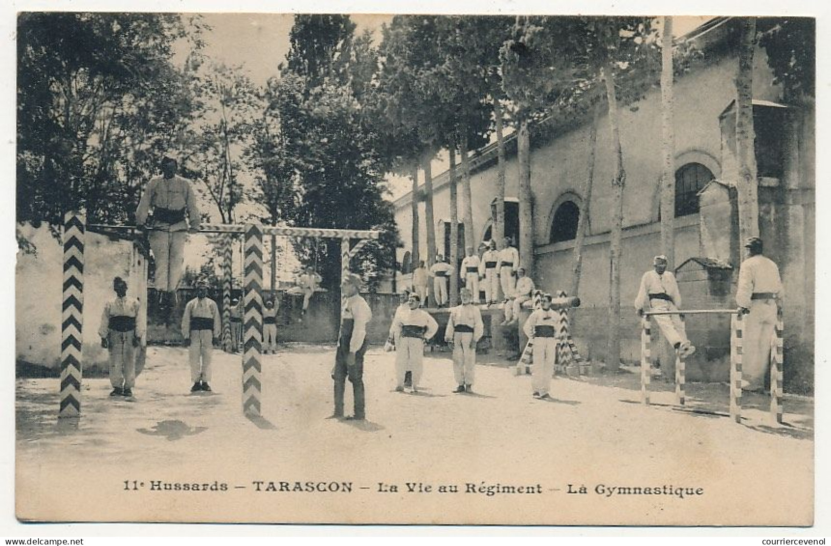 CPA - TARASCON (B Du R) - 11° Hussards - La Vie Au Régiment - La Gymnastique - Tarascon
