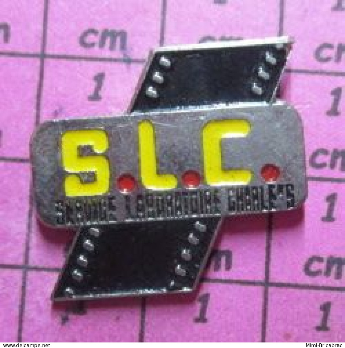 1115C Pin's Pins / Beau Et Rare / PHOTOGRAPHIE / PELLICULE PHOTO SLC SERVICE LABORATOIRE - Photographie