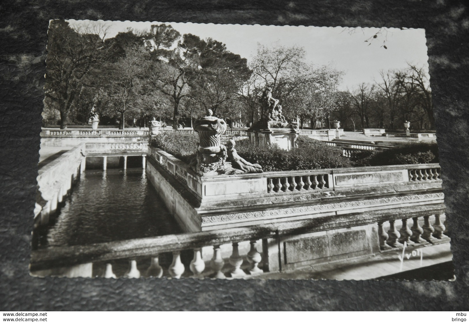 A5360    NIMES, JARDIN DE LA FONTAINE - Nîmes