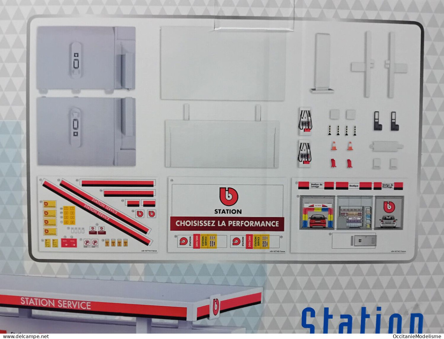 Bburago - STATION SERVICE En Kit + Accessoires + Voiture Burago Réf. 18-30404 Neuf NBO 1/43 - Burago