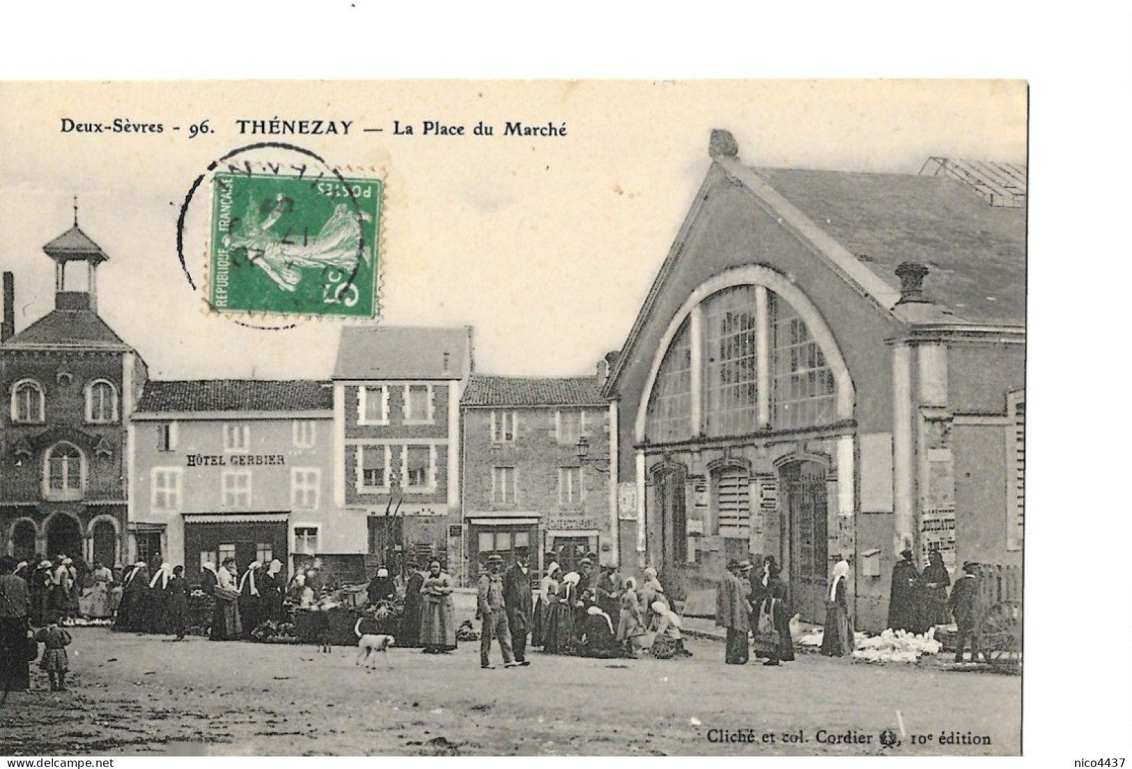 Cpa Theneay La Place Du Marché - Thenezay