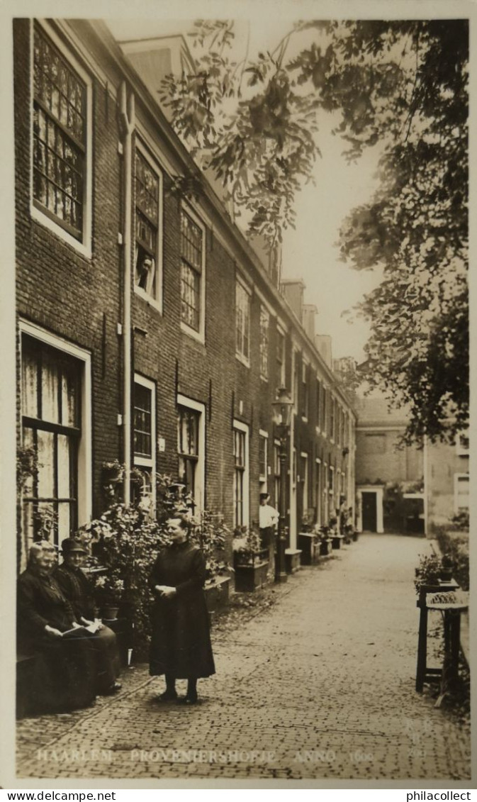 Haarlem // Echte Fotografie // Proveniershofje Anno 1600 Geanimeerd 19?? - Haarlem