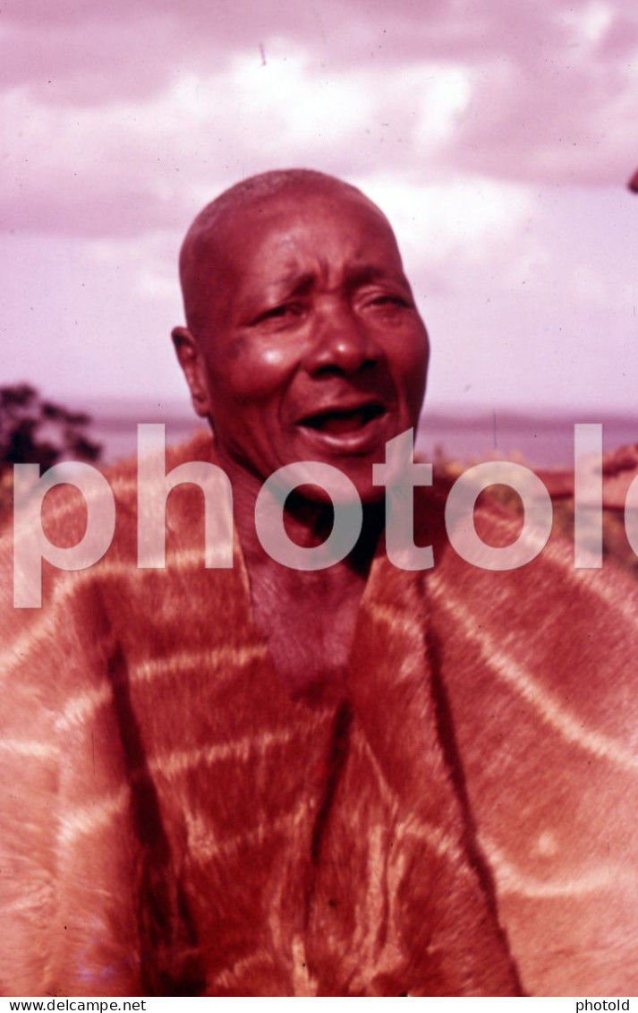 70s MARIMBEIRO MUSICIAN MAN ETHNIC MUSIC TRIBE AFRICA AFRIQUE 35mm DIAPOSITIVE SLIDE NO PHOTO FOTO NB2781 - Diapositives