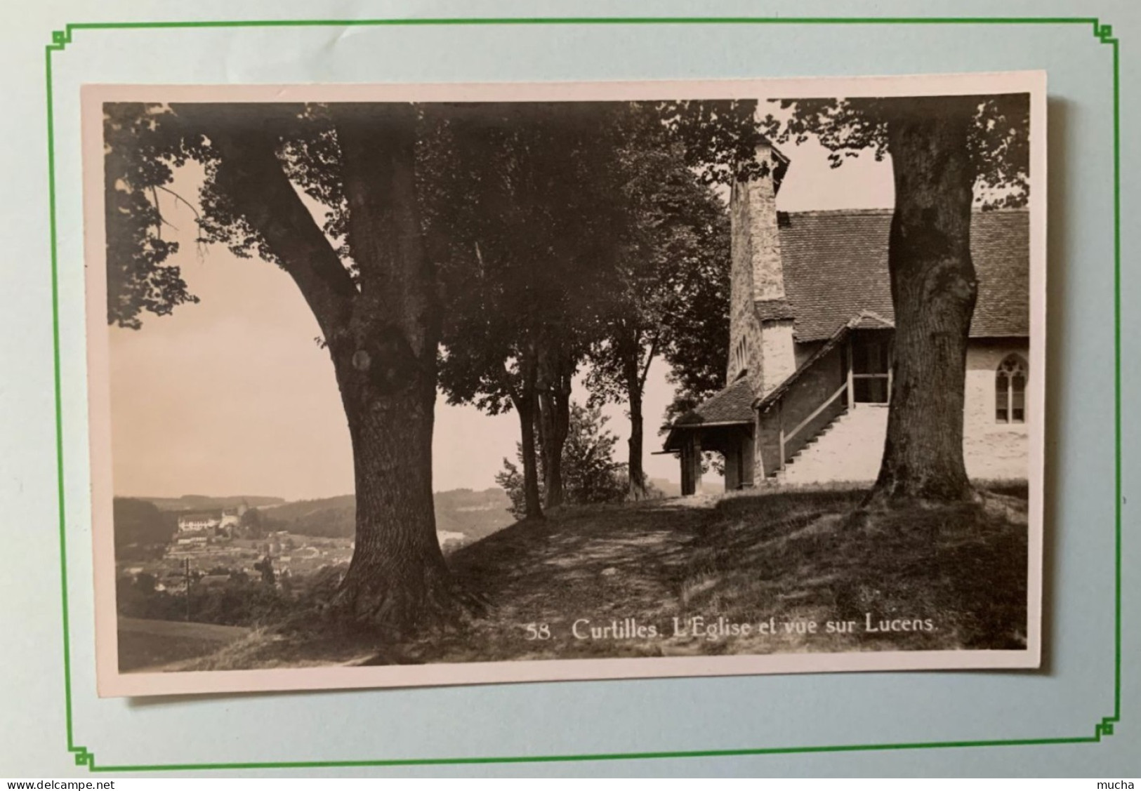 19118 - Curtilles L'Eglise Et Vue Sur Lucens - Lucens