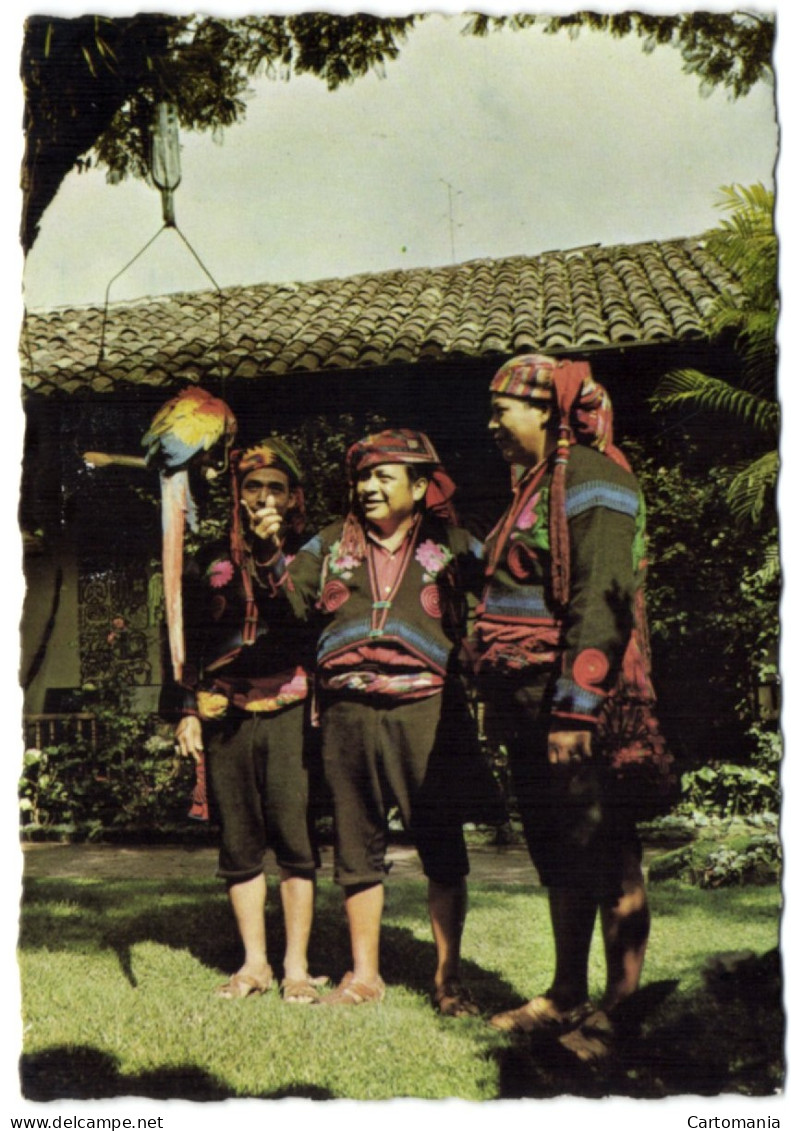 Indigenas De Chichicastenango - Guatemala - C.A. - Guatemala