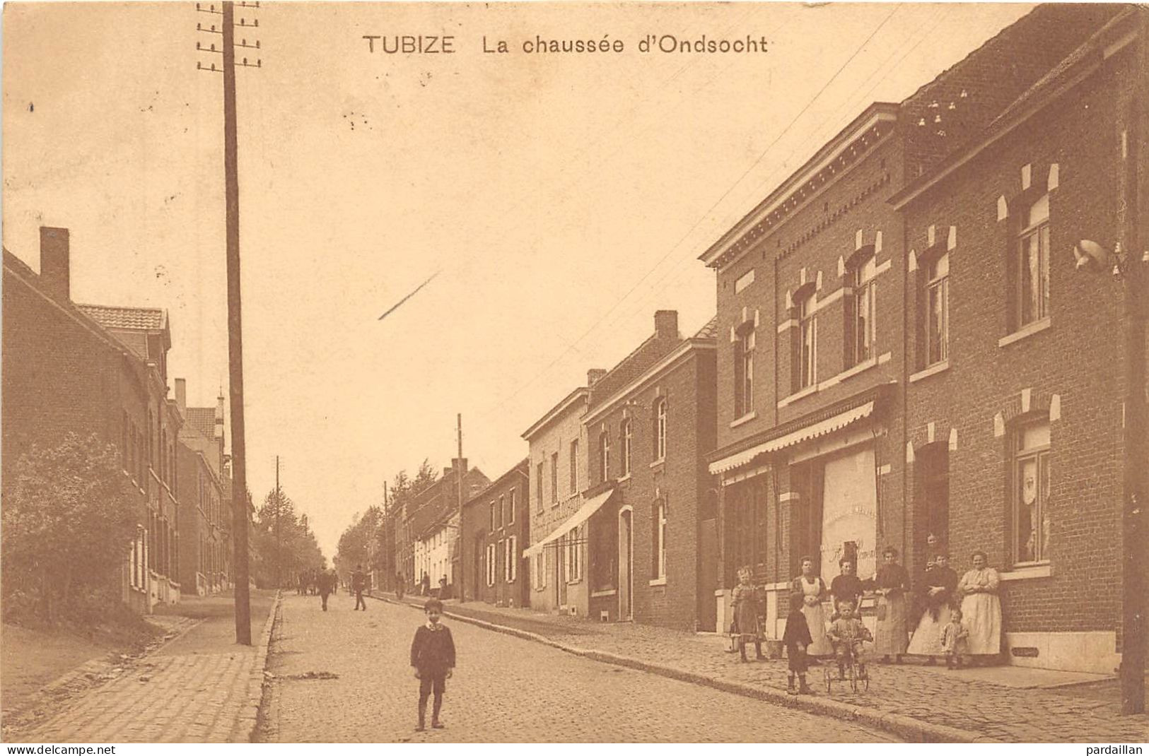 BELGIQUE. TUBIZE LA CHAUSSEE D'ONDSOCHT. GROS PLAN.  BELLE ANIMATION. 1912 - Tubeke