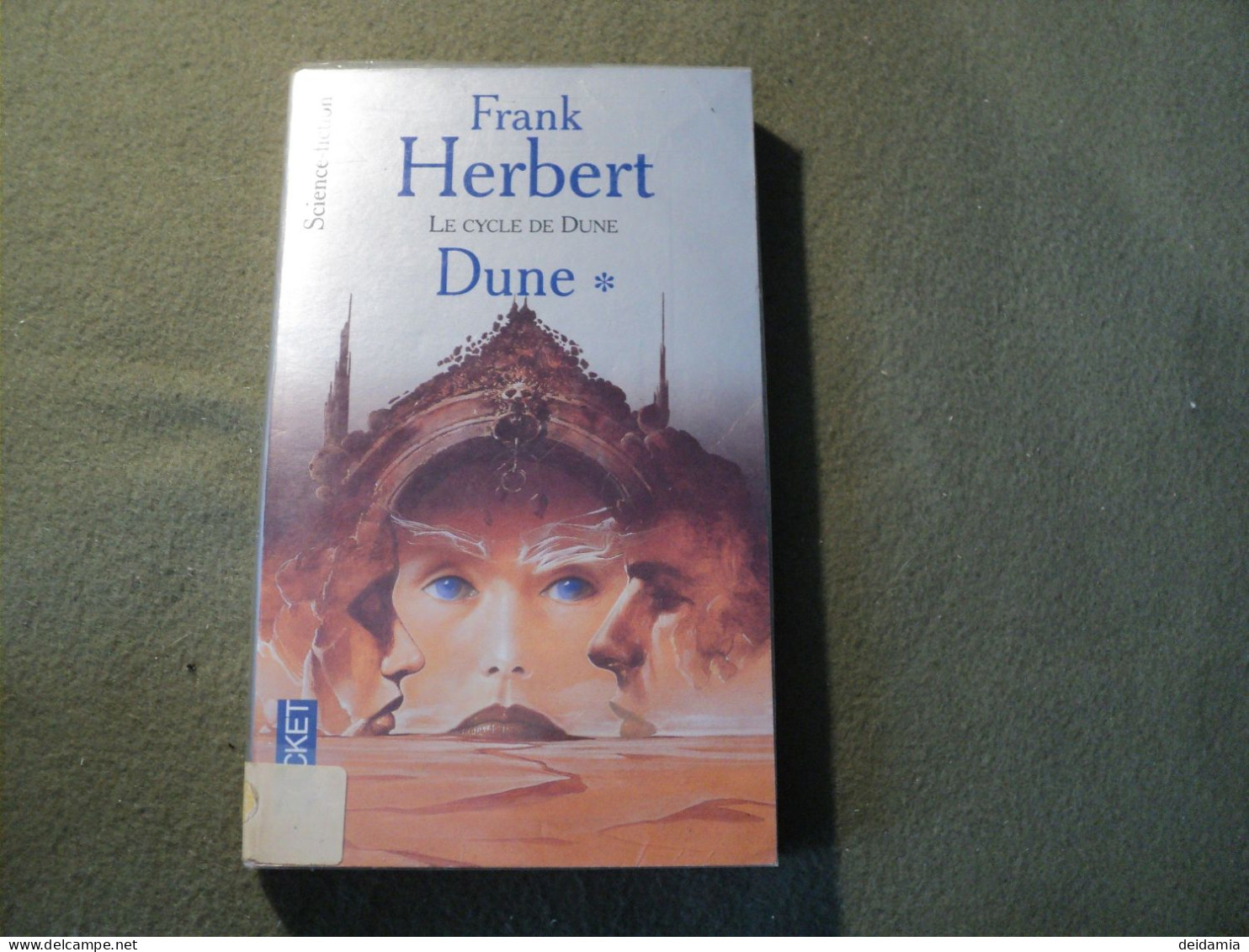 DUNE TOME 1. 2001. FRANK HERBERT. EDITIONS POCKET COLLECTION SCIENCE FICTION PREMIER PLAT ILLUSTRE PAR W. SIUDMAK. - Presses Pocket