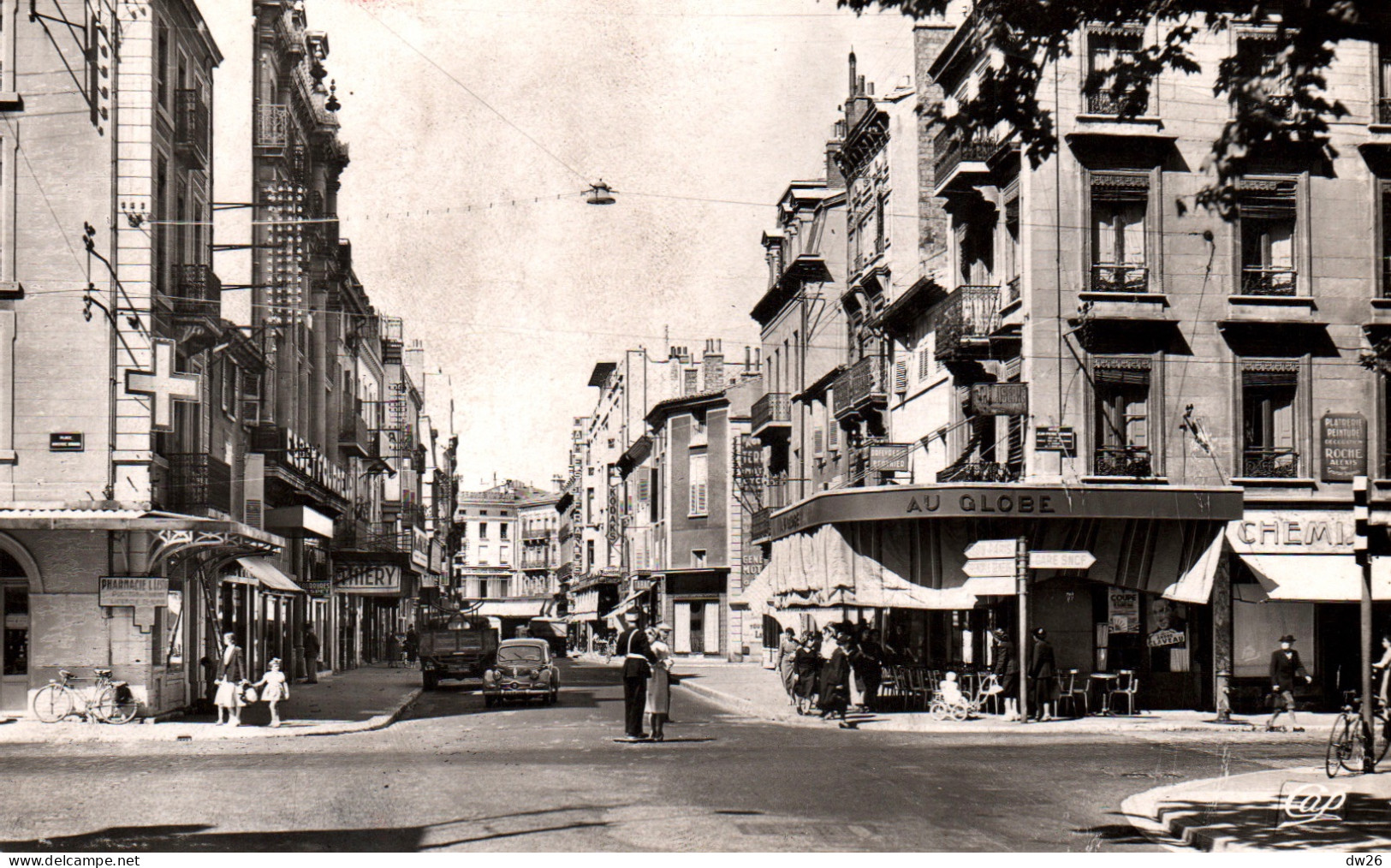 Valence - L'Avenue Victor Hugo En 1959, Café Au Globe, Agent De La Circulation - Carte CAP N° 93 - Valence
