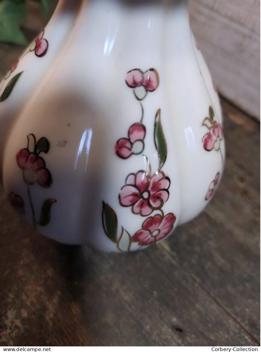 Petit Vase Porcelaine de Zsolnay Hungary Pecs Décor Fleurs.