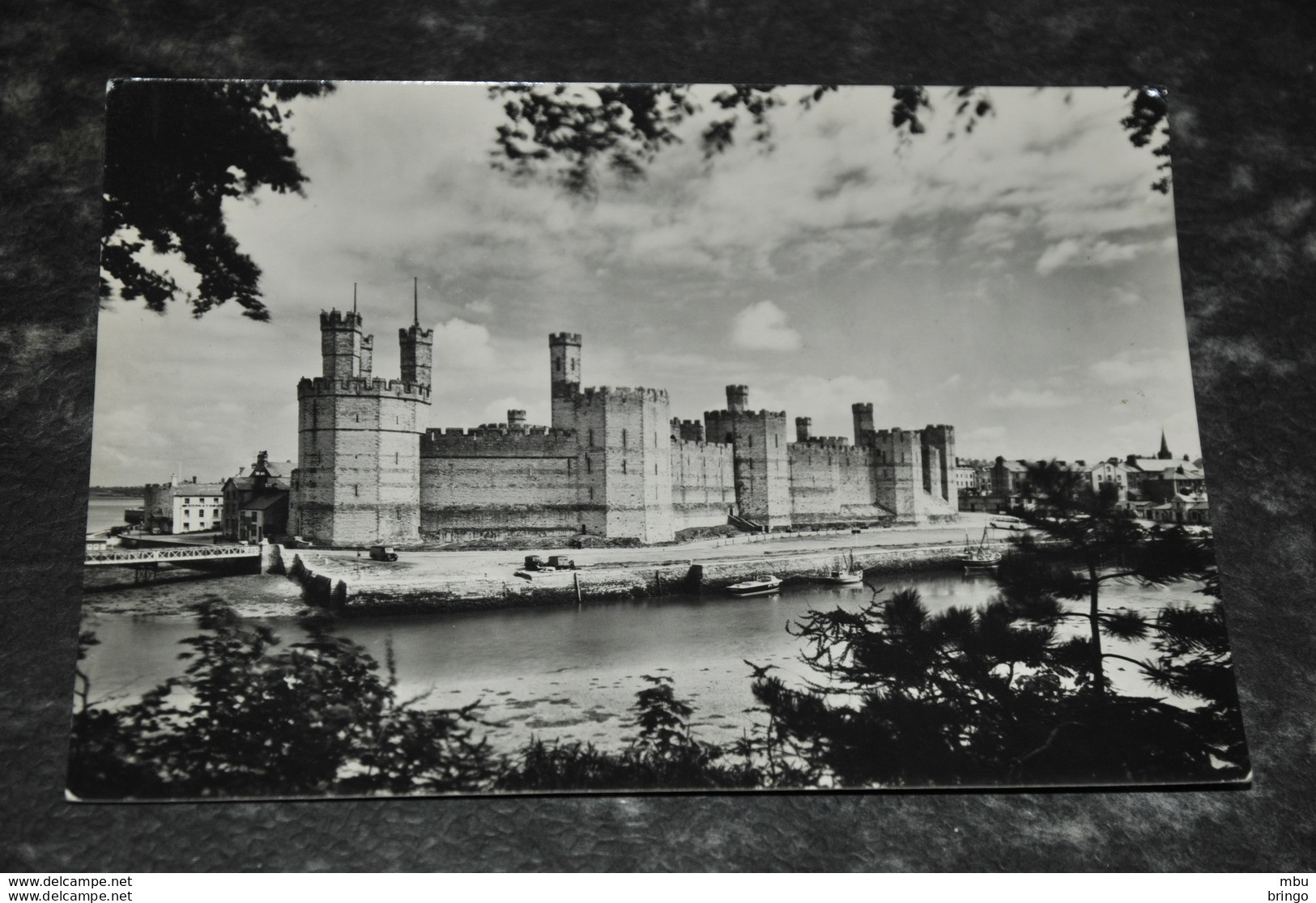 A5621   CAERNARVON, THE CASTLE FROM COED HELEN HILL - Caernarvonshire