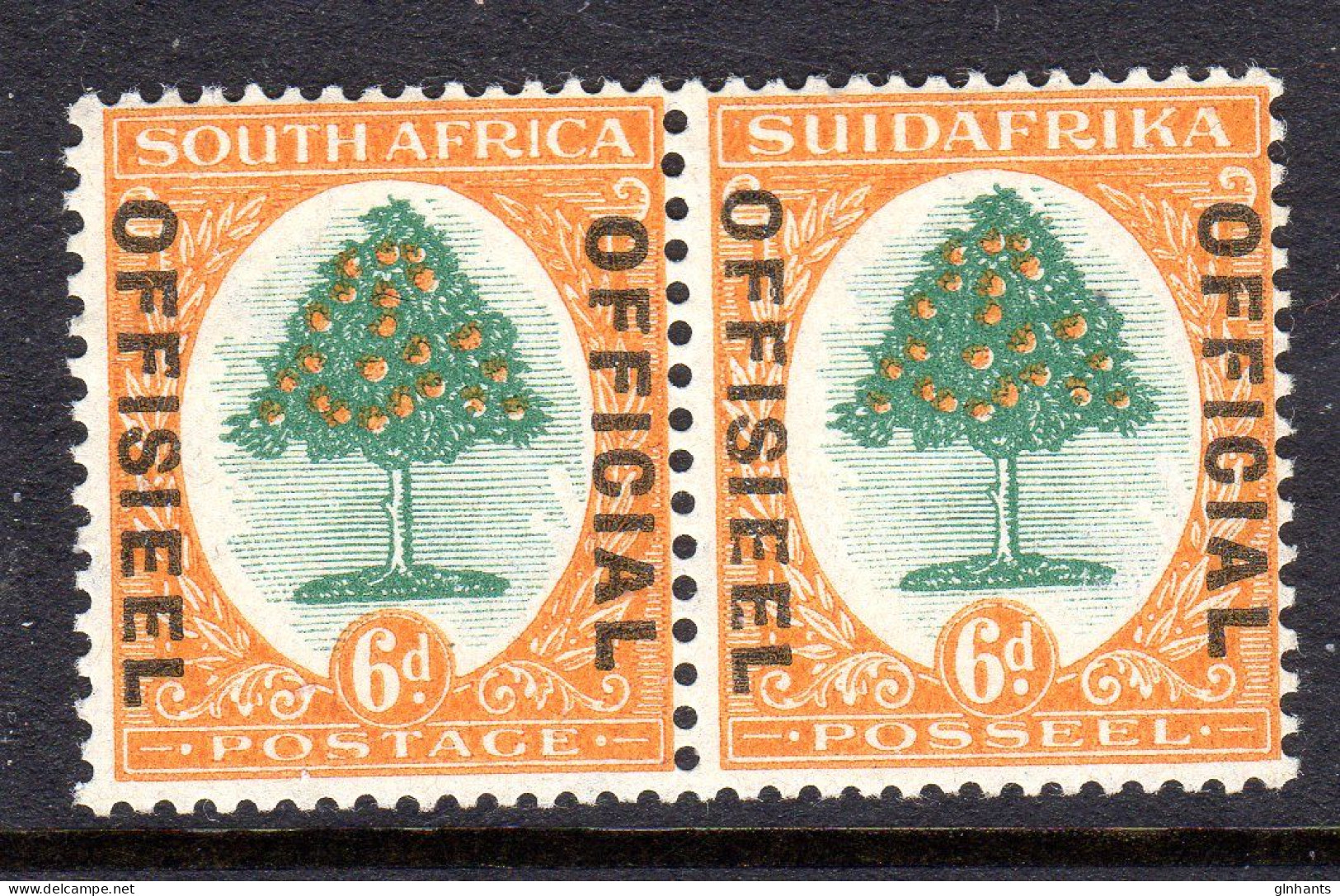 SOUTH AFRICA - 1951 ORANGE TREE DEFINITIVE 6d PAIR OVERPRINTED OFFICIAL FINE MNH ** SG O46a - Neufs
