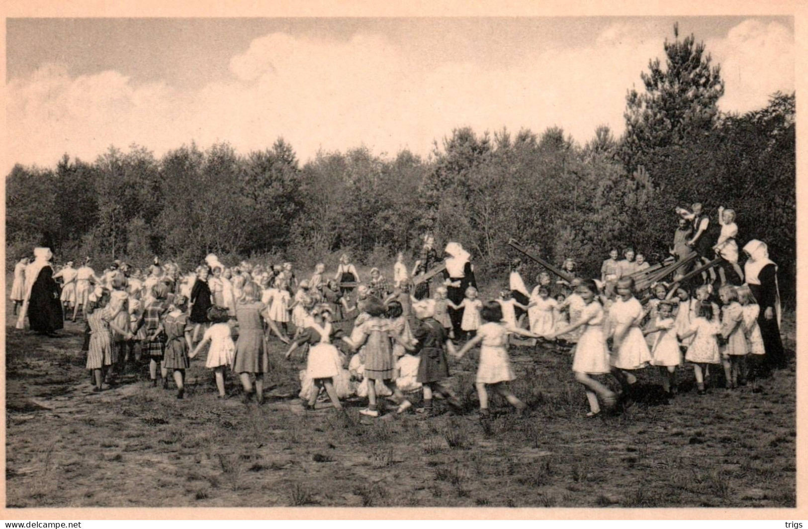 Ravels (O. L. Vrouw Van De Kempen) - Openluchtschool Voor Zwakke Meisjes, Een Speelplein In De Kinderlust - Ravels