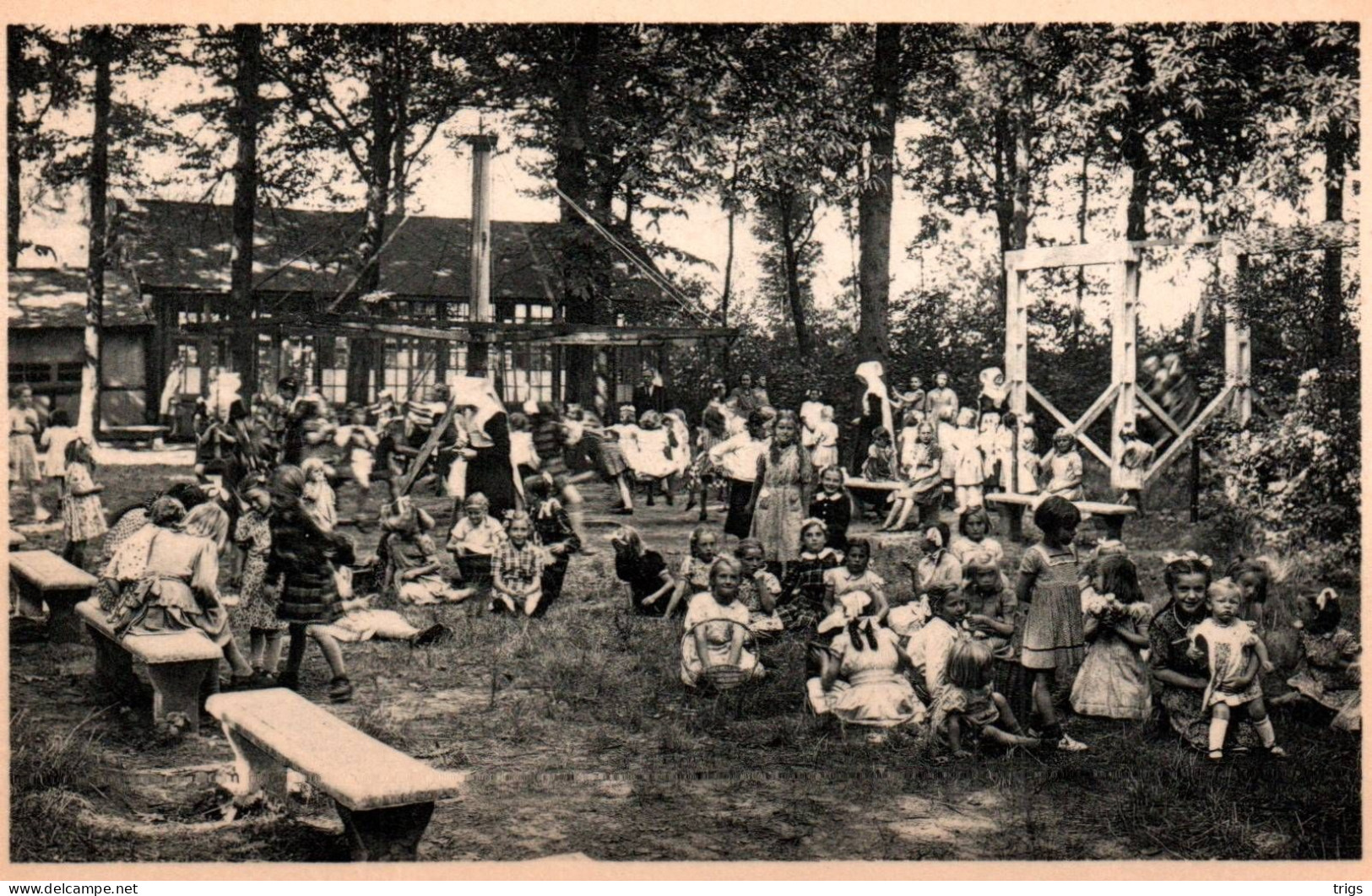 Ravels (O. L. Vrouw Van De Kempen) - Openluchtschool Voor Zwakke Meisjes, Een Speelplein In Het Park - Ravels