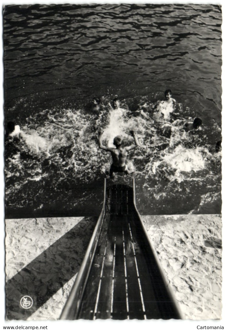 Oteppe - L'Hirondelle - Amusement Au Bassin De Natation - Burdinne