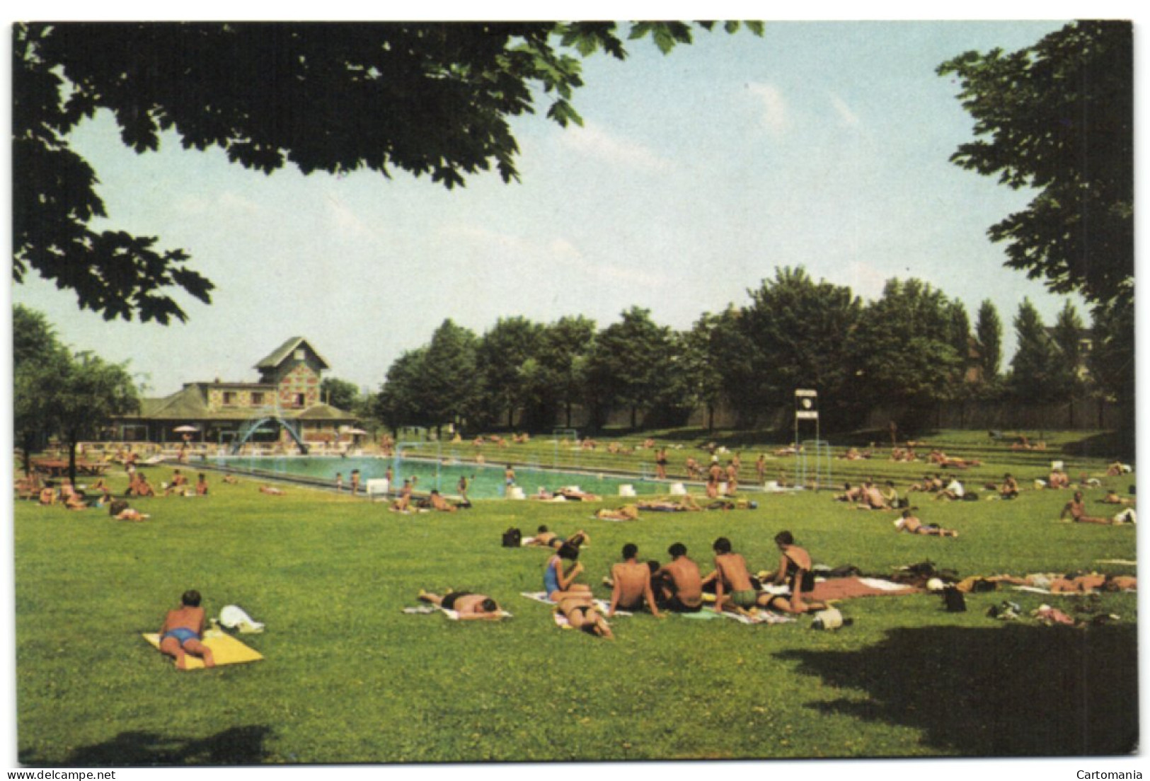 Le Solarium D'Evere - 121 Rue De Genève (Place Meiser) - Evere