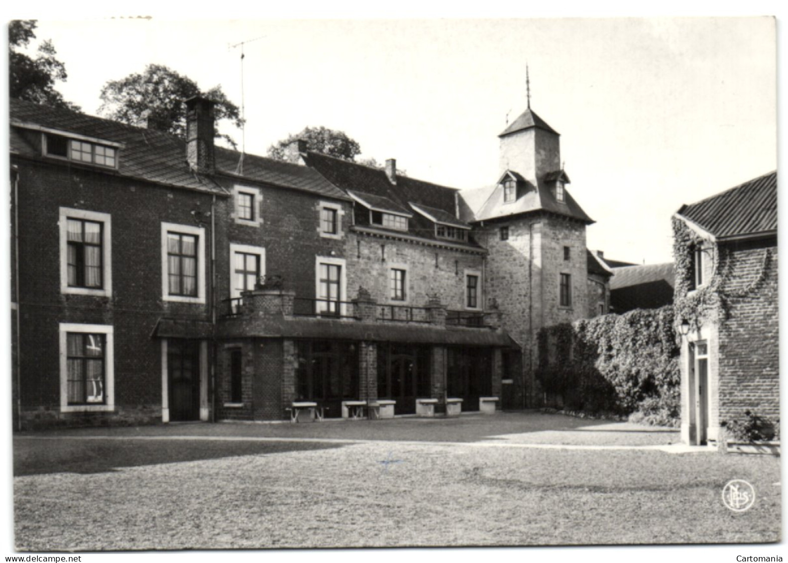 Seny En Condroz - Home O.N.I.G - Intérieur De La Cour - Tinlot