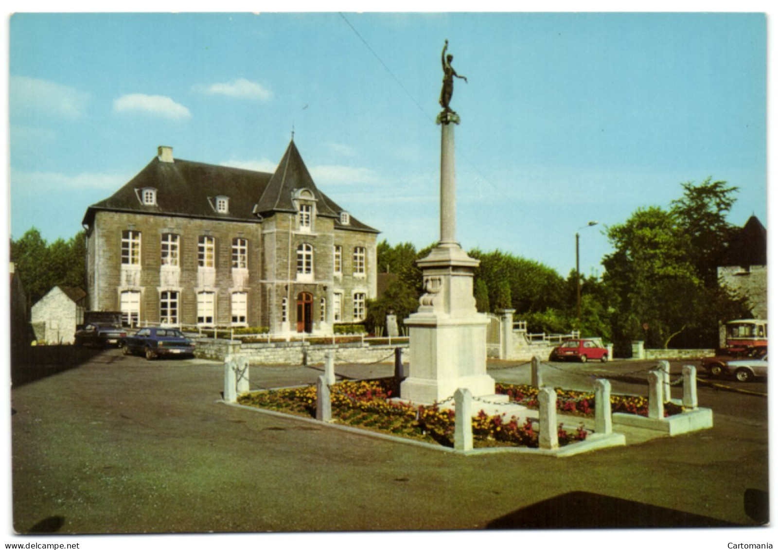 Mettet - Maison Communale Et Monument - Mettet