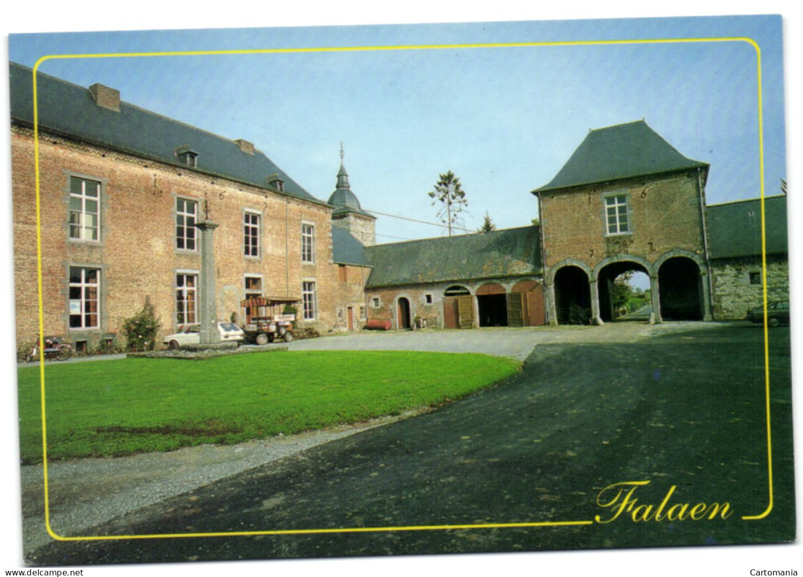 Falaën - La Cour Du Château - Onhaye