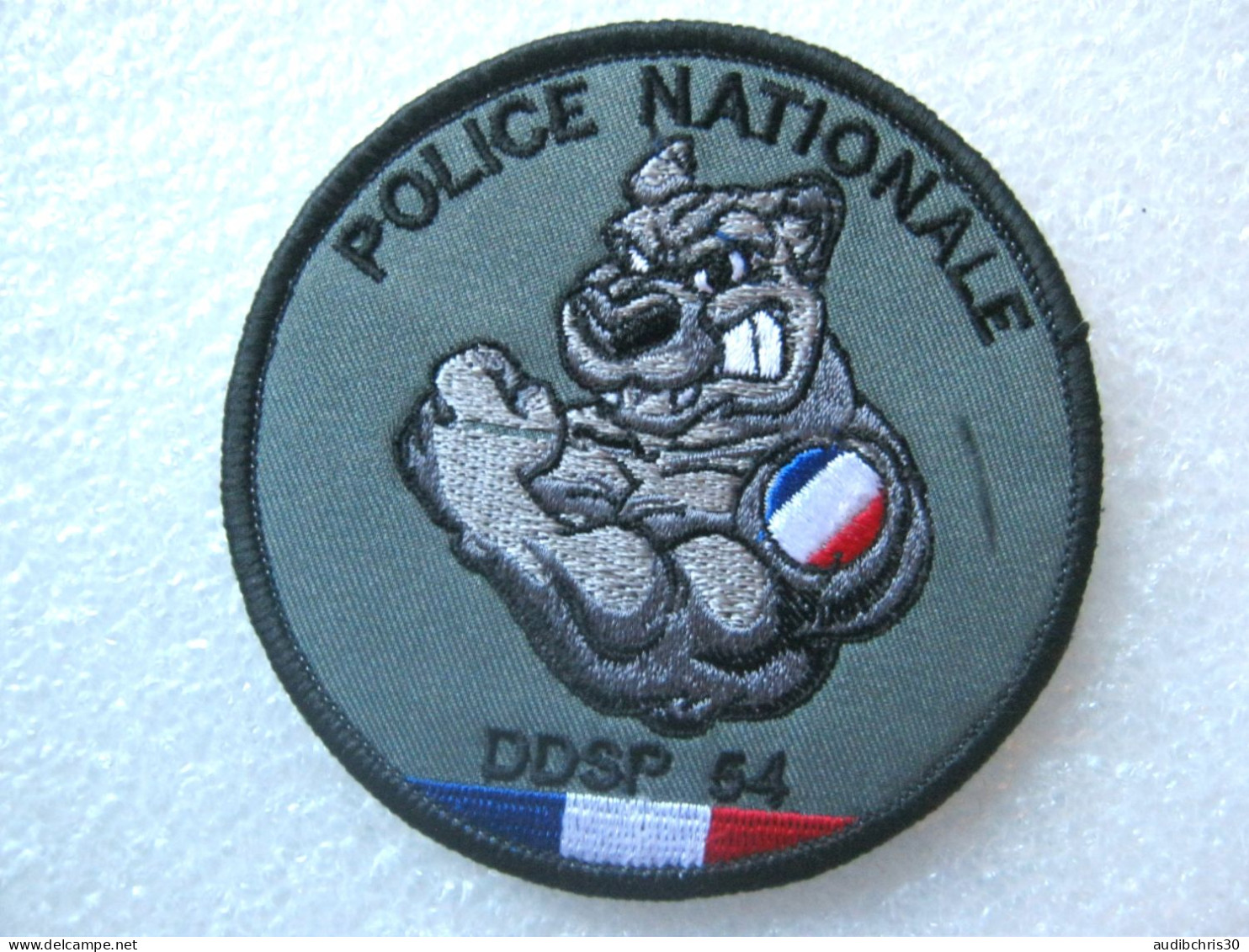 ECUSSON P.N LA DDSP 54 ETAT EXCELLENT 90MM SUR VELCROS - Policia