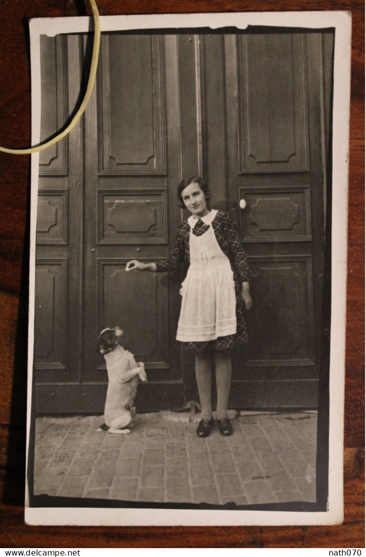 Carte Photo 1934 Jeune Fille Avec Son Chien CPA Ak Animée Tirage Print Vintage Montfort Sur Risle - Other & Unclassified