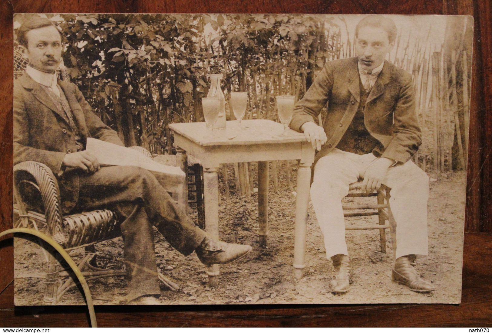 Carte Photo 1910's Jeunes Hommes Apéritif CPA Ak Animée Tirage Print Vintage - Cafés