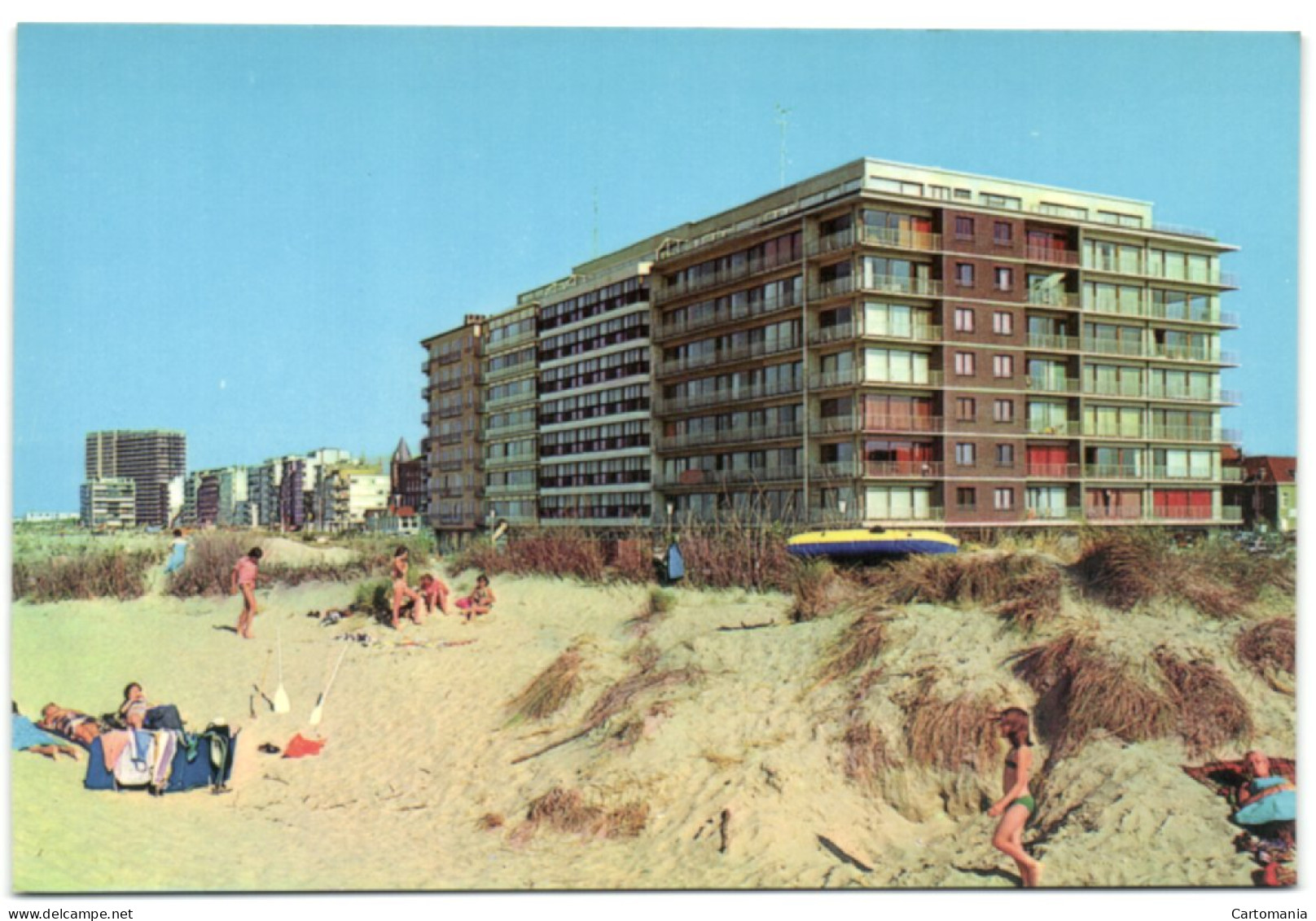 Oostduinkerke - Zeedijk En Strand - Oostduinkerke