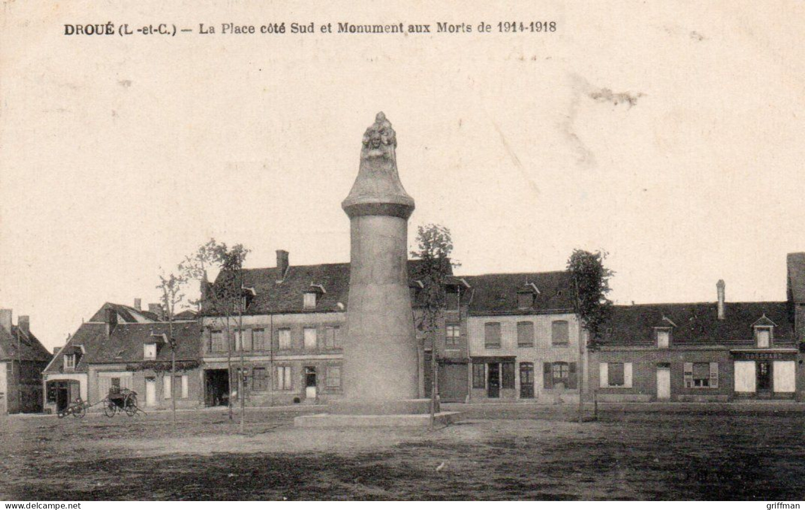 DROUE LA PLACE COTE SUD ET LE MONUMENT AUX MORTS 1914-1918 TBE - Droue