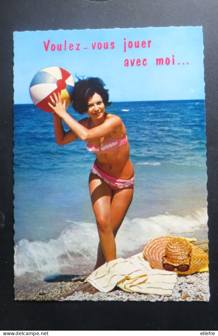 CPSM Pin Up Vintage En Bikini  Ballon Lunettes De Soleil  Chapeau De Paille Humour Voulez Vous Jouer Avec Moi Ed Picard - Pin-Ups