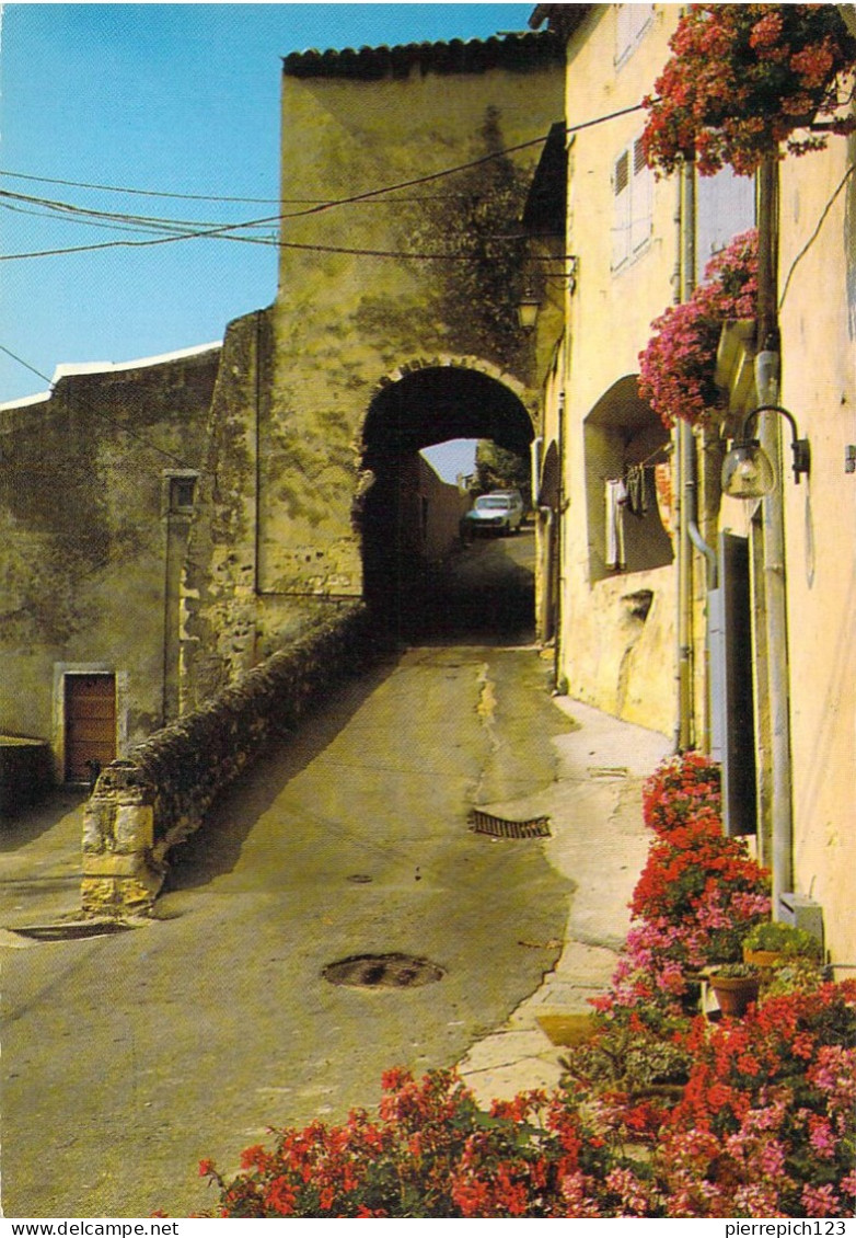 07 - Rochemaure - Vue Dans Une Rue Du Village - Rochemaure