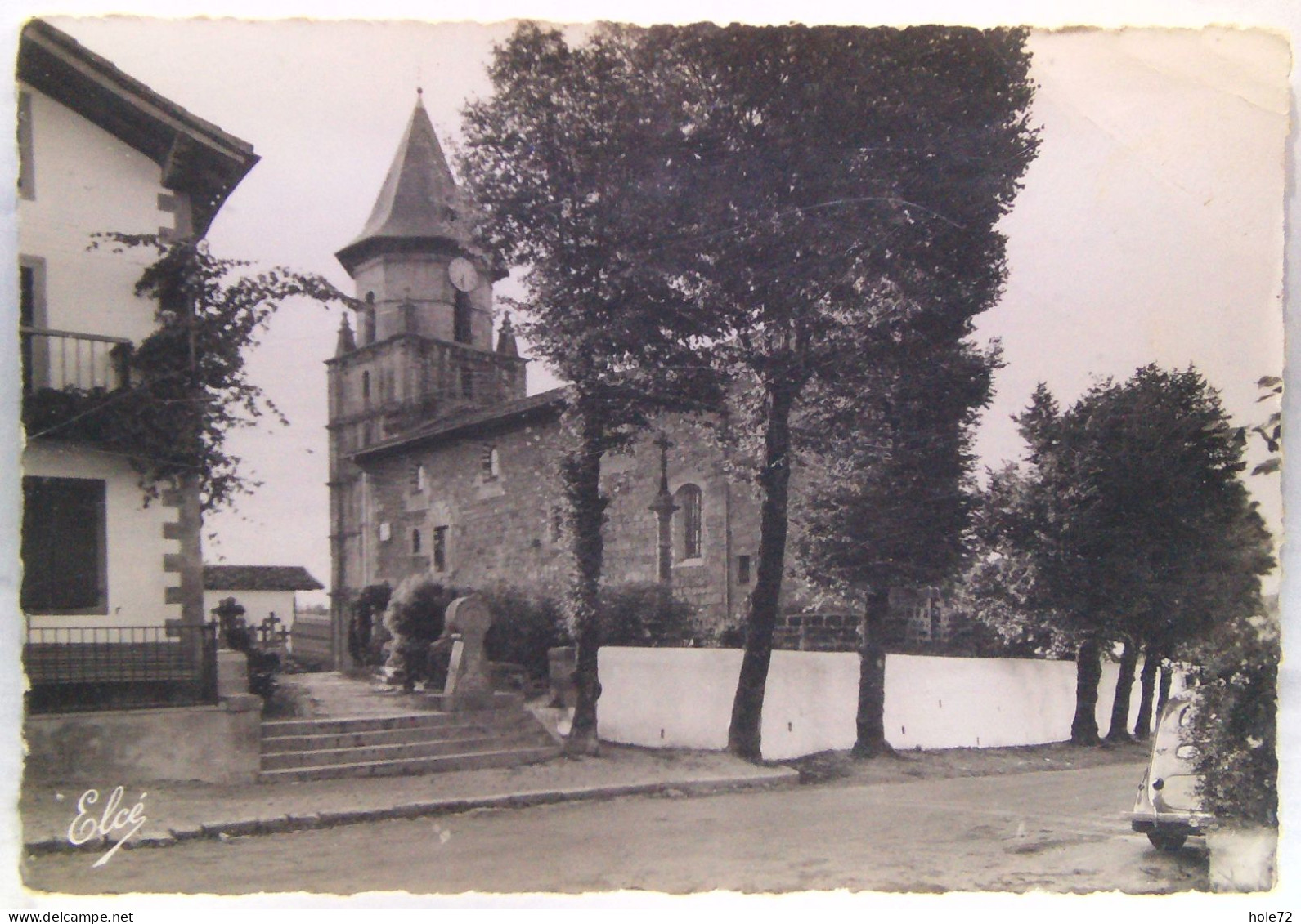 64 - Ainhoa (Pyrénées-Atlantiques)  - L'Eglise Et La Route Vers Sare - Ainhoa