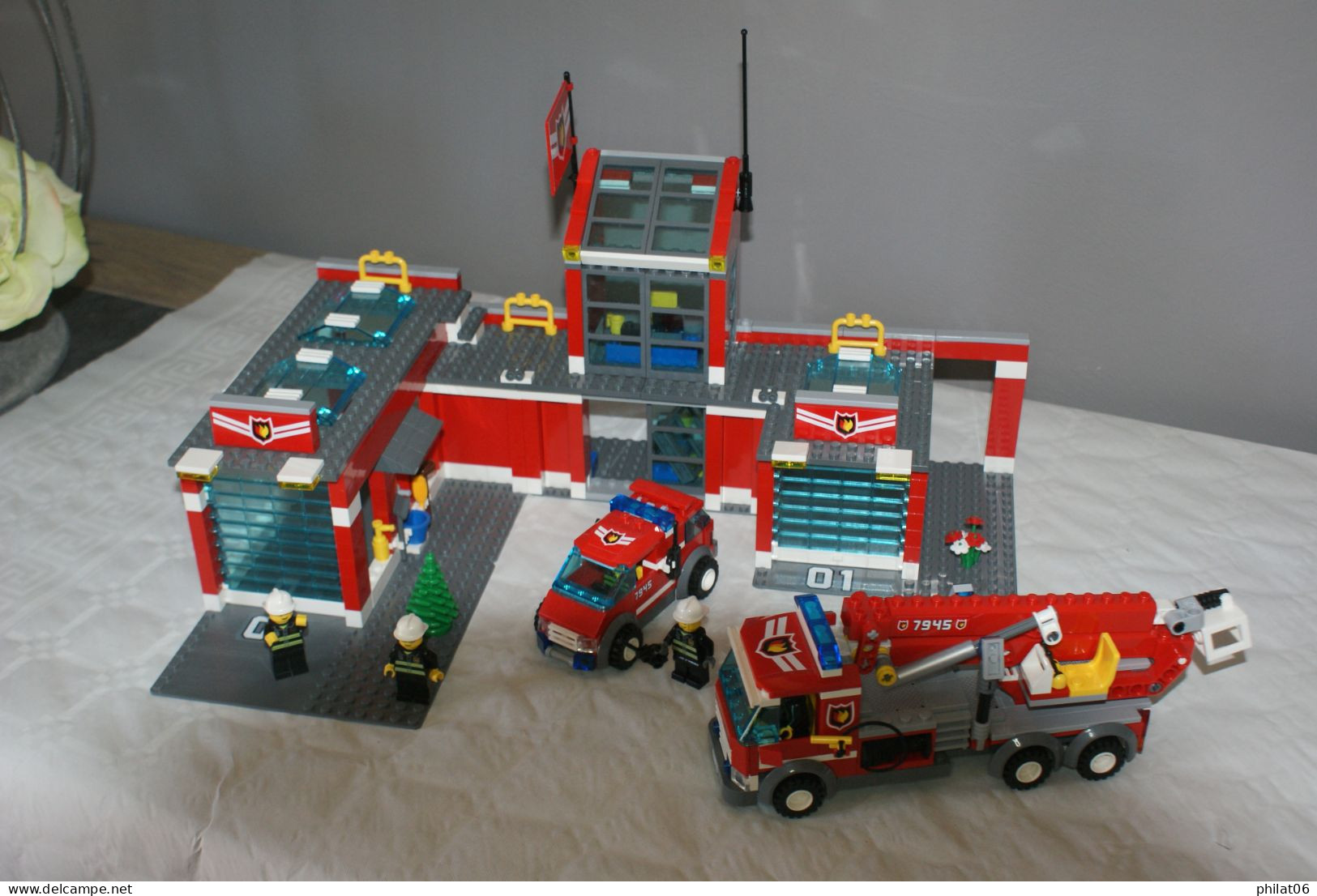 Caserne De Pompiers Avec Véhicules 7945 (année 2007) Complet Avec Boite - Lego System