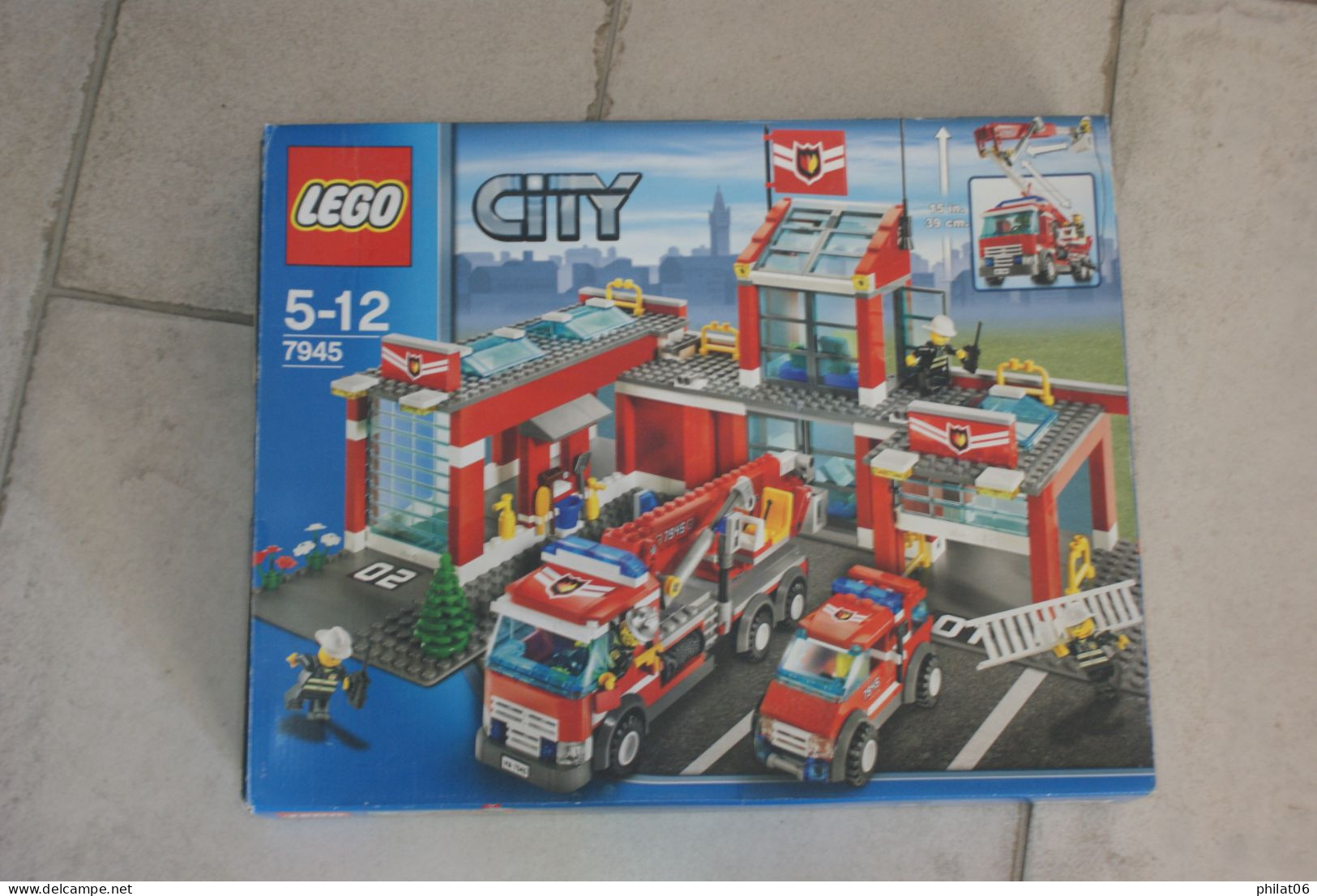 Caserne de pompiers avec véhicules 7945 (année 2007) complet avec boite