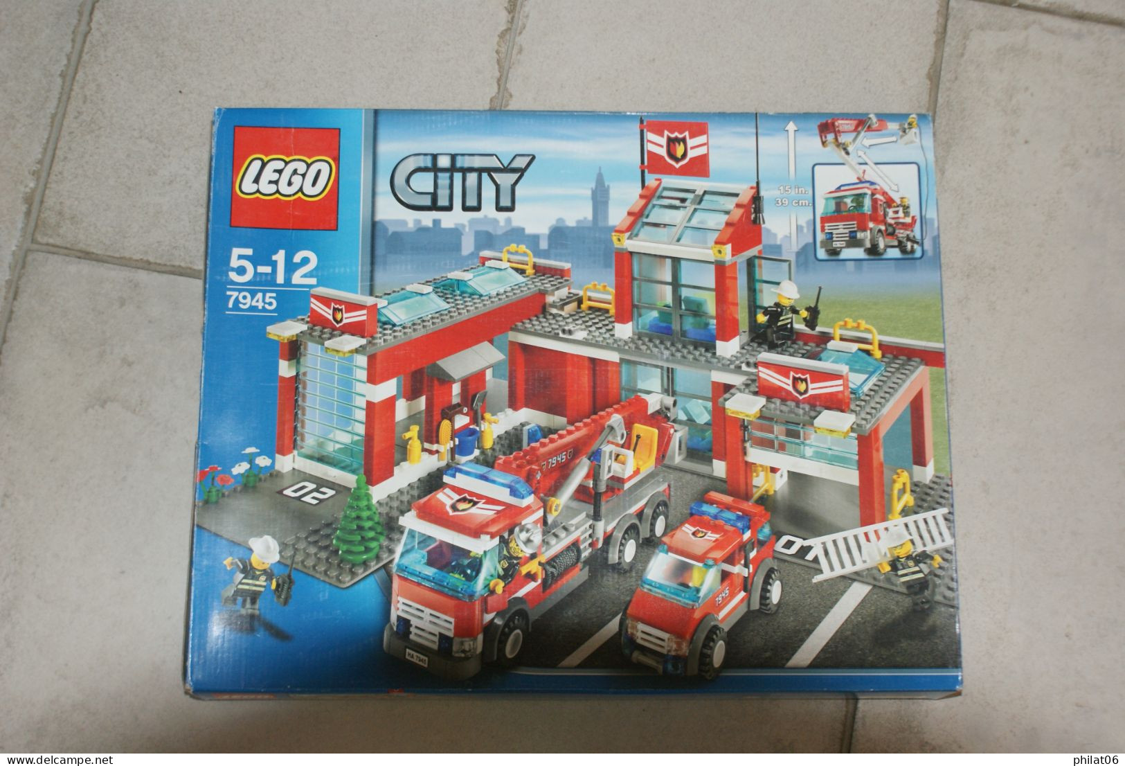 Caserne de pompiers avec véhicules 7945 (année 2007) complet avec boite