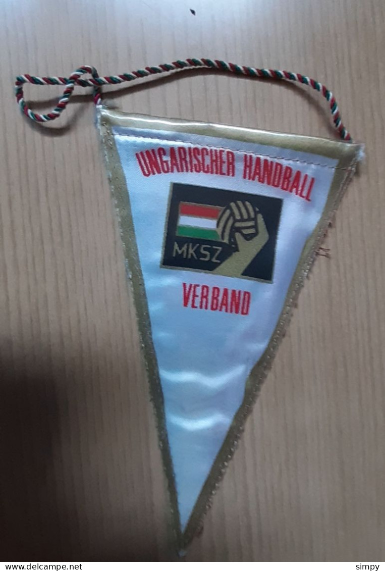 Vintage Pennant  Hungary Handball Federation 11x18cm - Handball