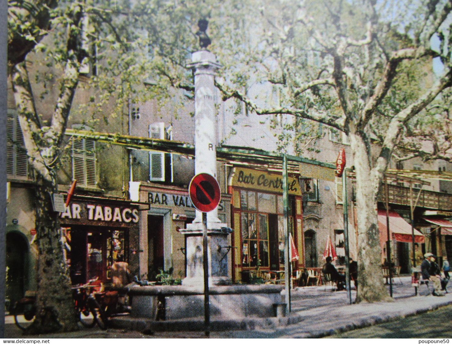 CP 83 Var LA VALETTE  Du VAR - Place Carnot  - Les Bars ; Bar Tabac , Bar Central  La Fontaine 1970 - La Valette Du Var