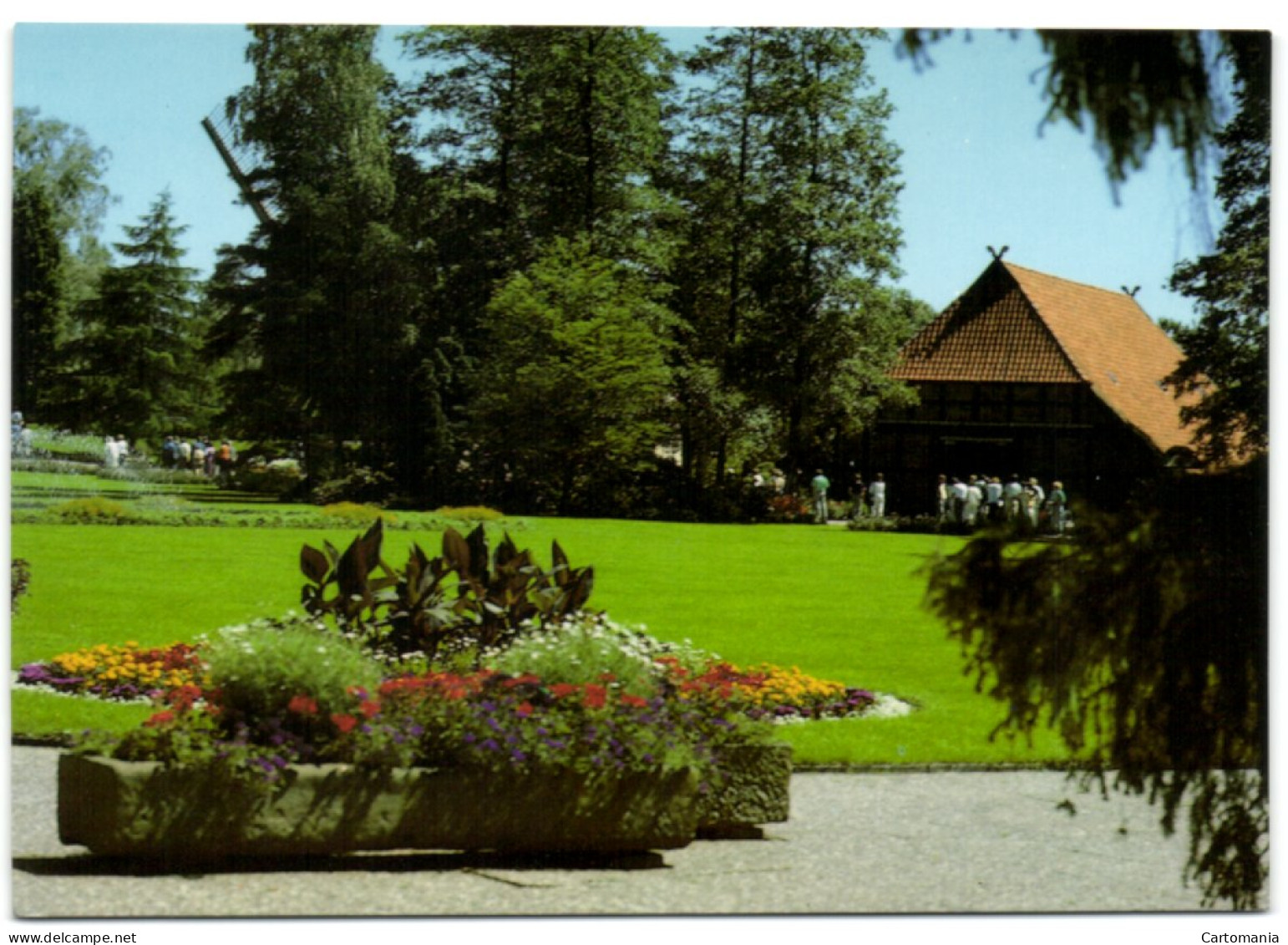 Vogelpark Walsrode - Blick Auf Das Deutsche Vogelbauer-Museum - Walsrode