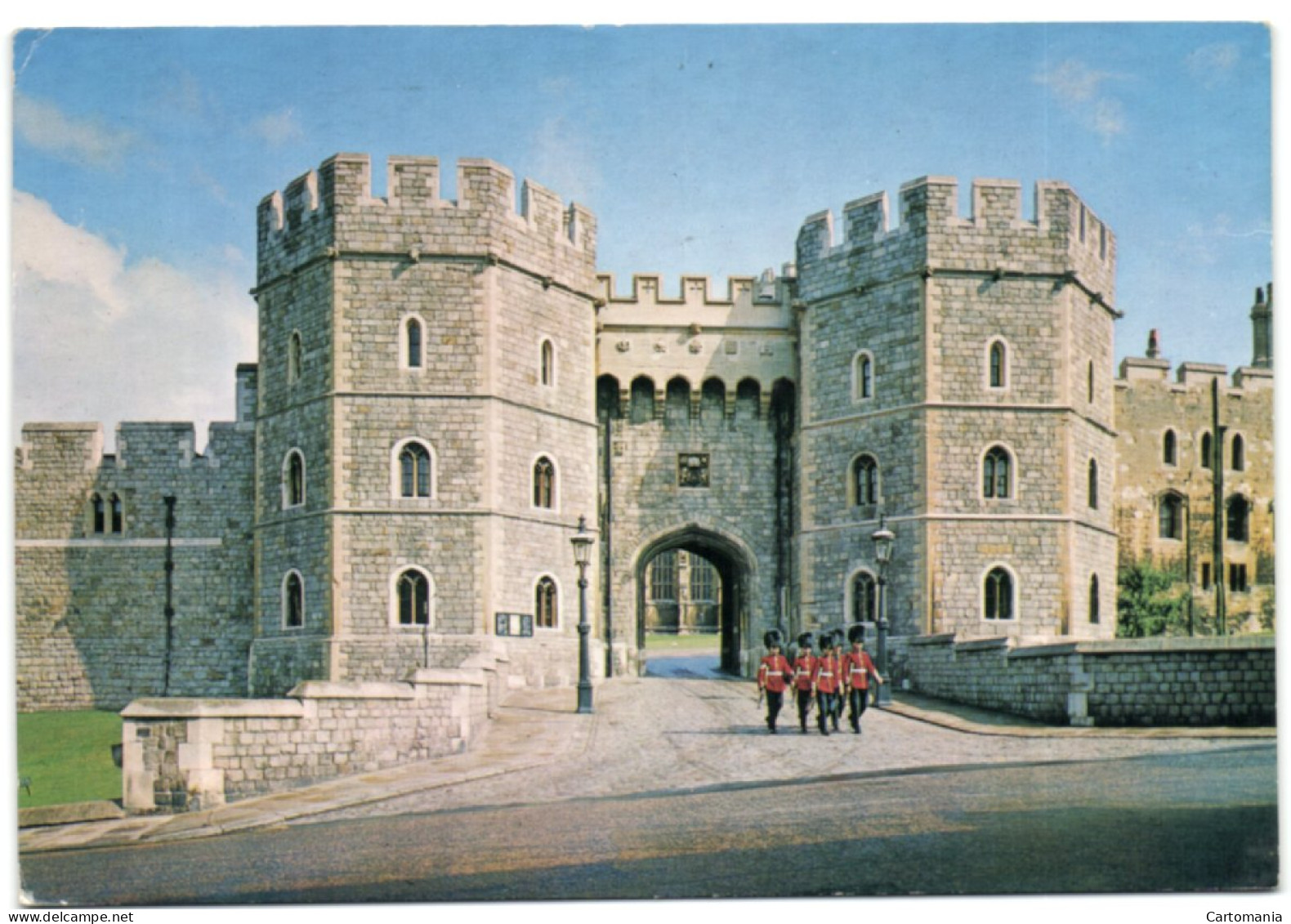 Windsor Castle - Berkshire - Henry VIII Gateway With A Detachment Of The Castle Guard - Windsor Castle