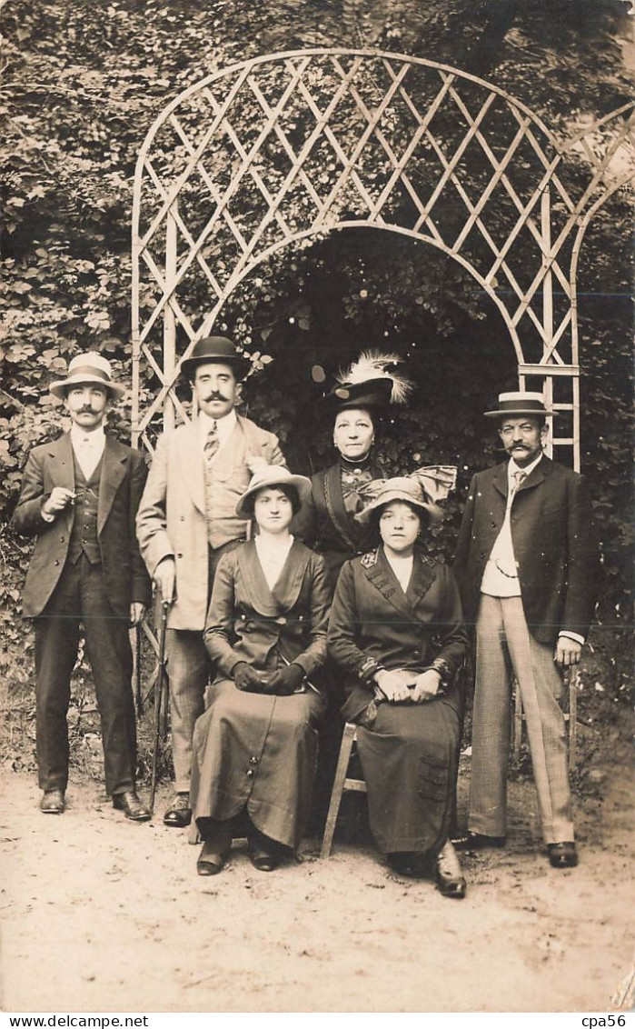 CARTE PHOTO - Un Groupe à Identifier Et Localiser - Thème MODE - CHAPEAU - Genealogía