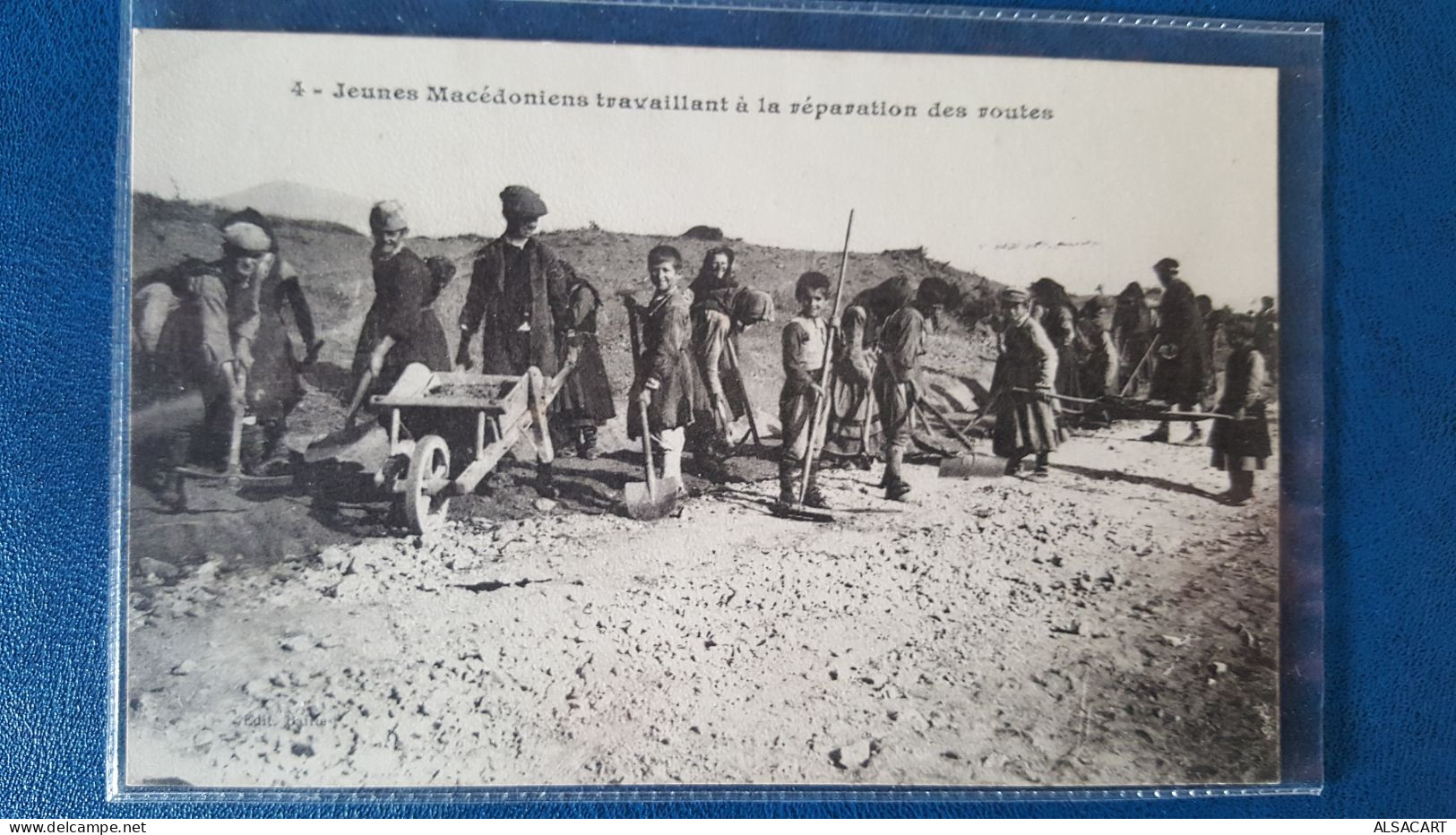 Macedoine , Jeunes Macédoniens Travaillant à La Réparation Des Routes - Macédoine Du Nord