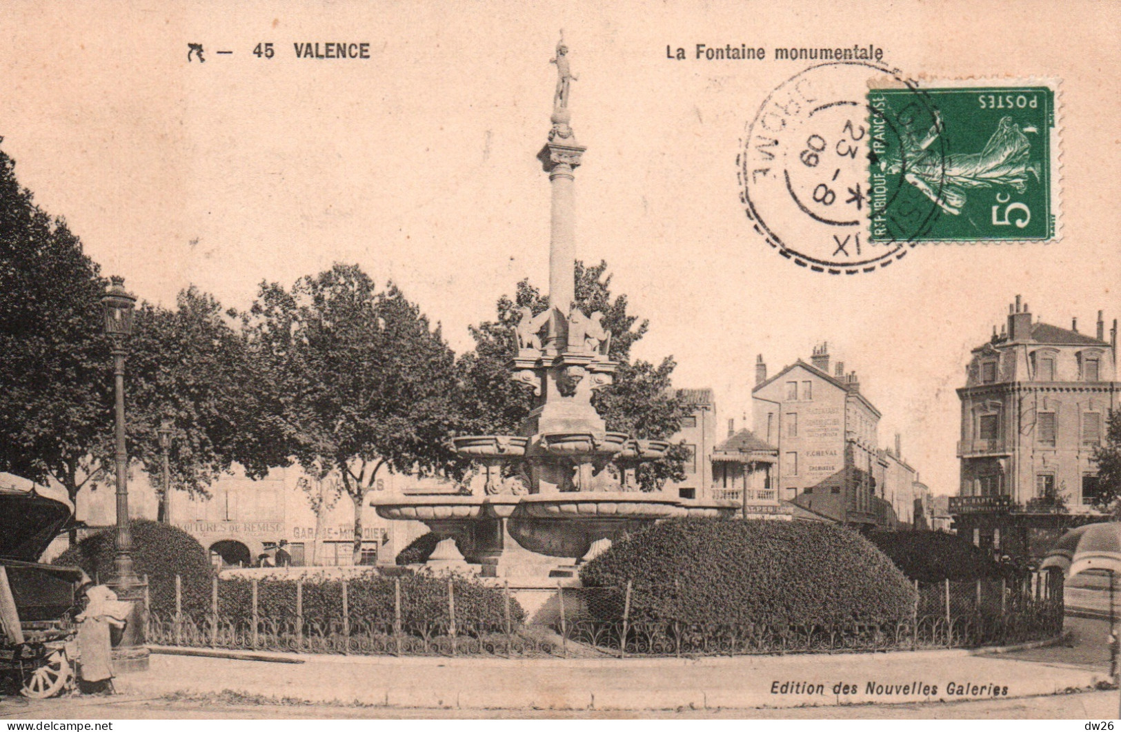 Valence - La Fontaine Monumentale - Edition Des Nouvelles Galeries - Carte N° 45 - Valence