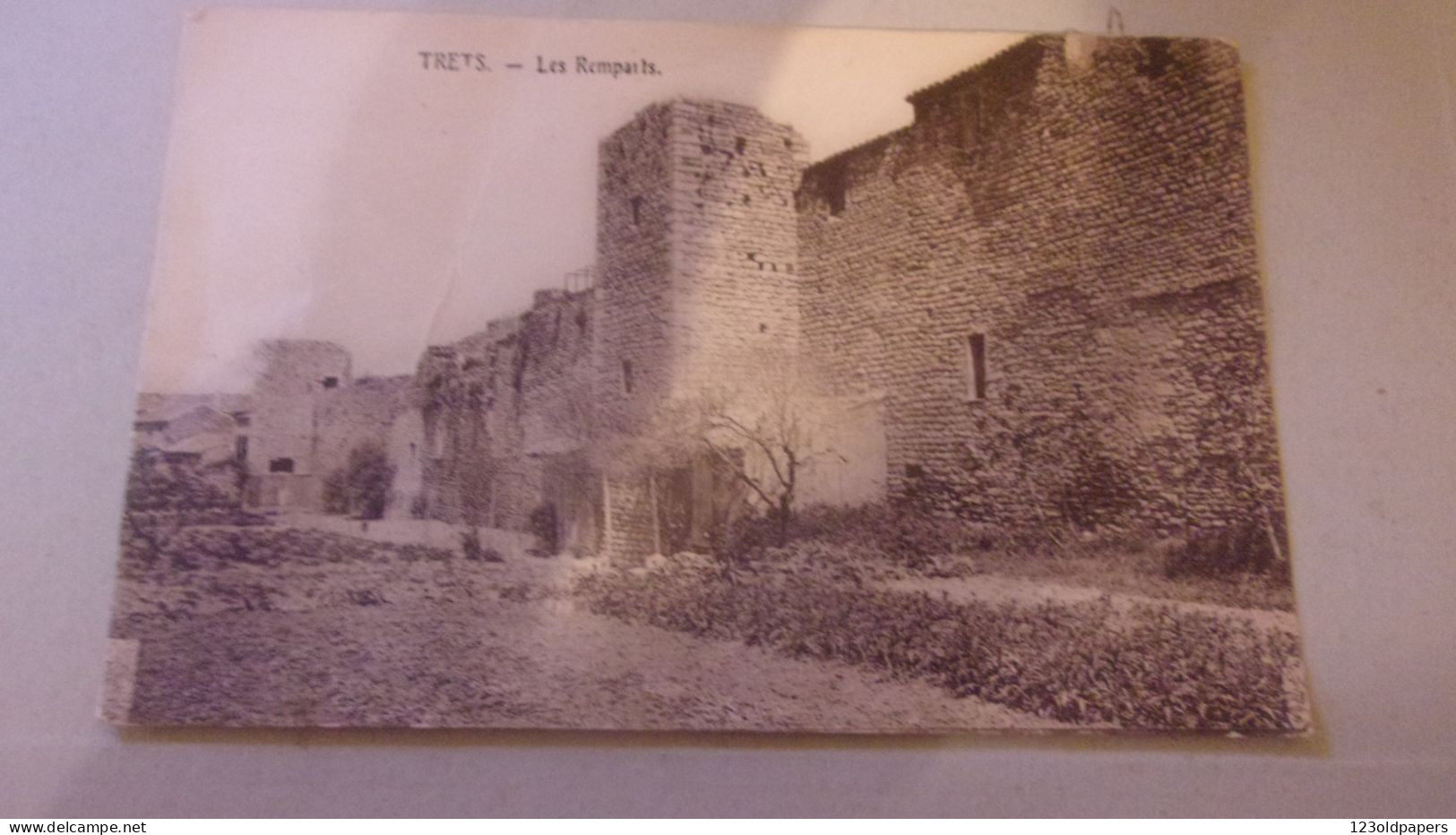 13 TRETS LES REMPARTS - Trets