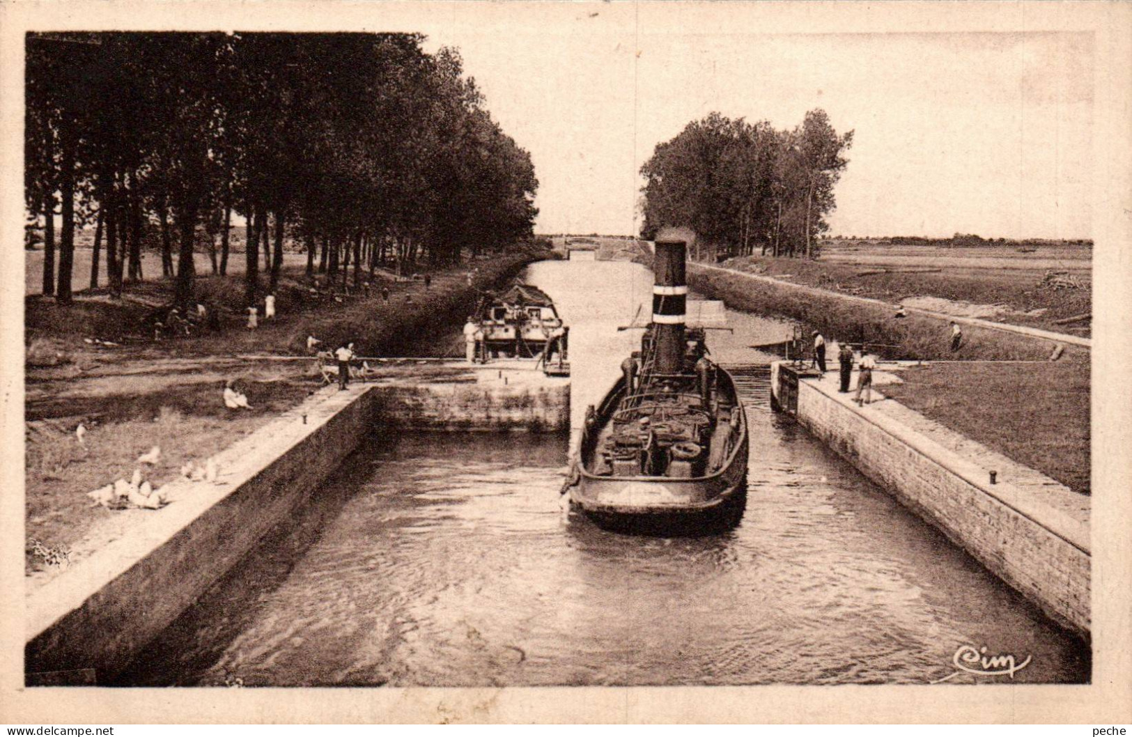 N°114700 -cpa Lechatelet -remorqueur-dans L'écluse- - Tugboats