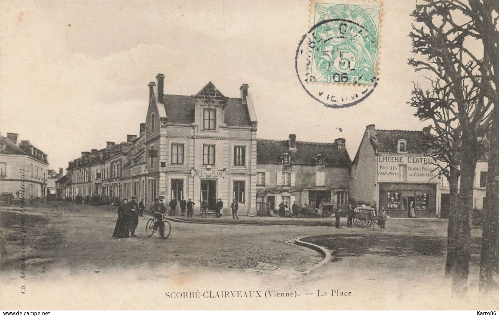 Scorbé Clairvaux * 1906 * La Place Du Village * Epicerie Centrale PICHEREAU * Villageois - Scorbe Clairvaux