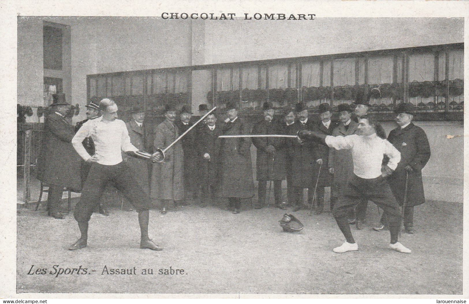 Escrime - Les Sports - Assaut Au Sabre (carte Publicitaire Chocolat Lombart) - Fencing