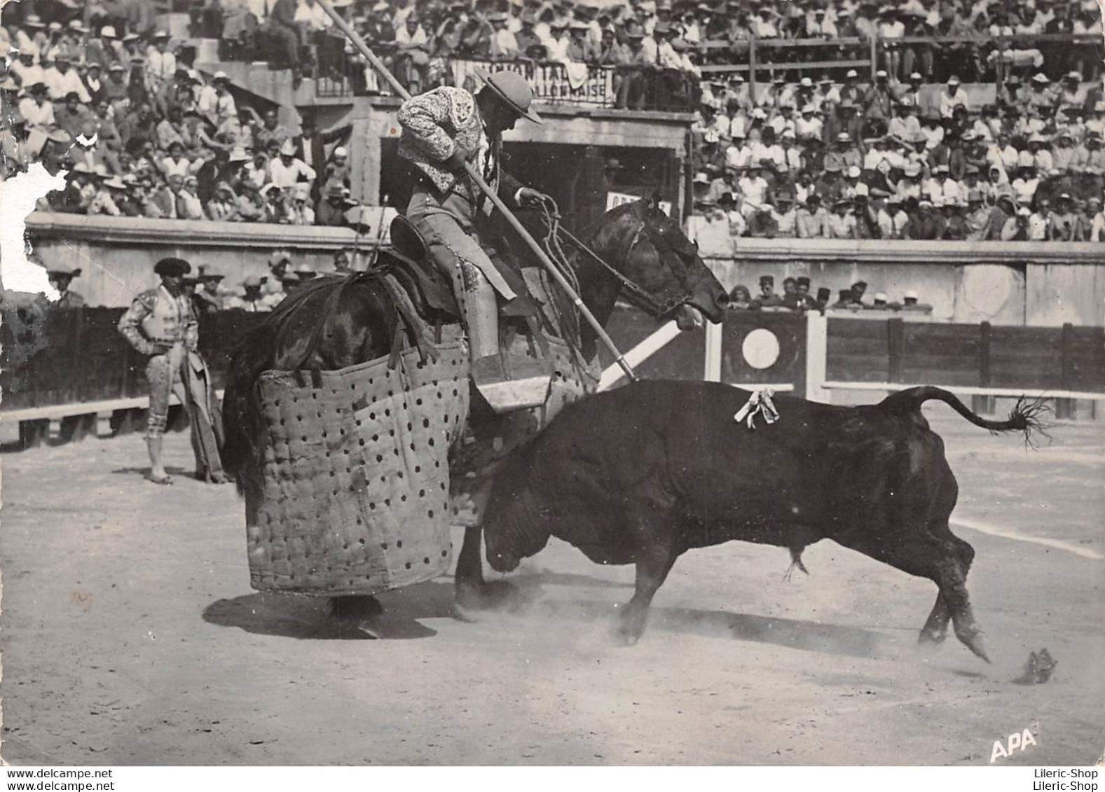 CORRIDAS - Une Bonne Pique - Taureau  Picador - Corridas