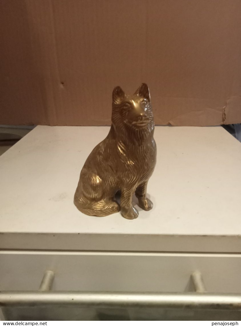 statuette de chien ancienne en bronze doré hauteur 11 cm