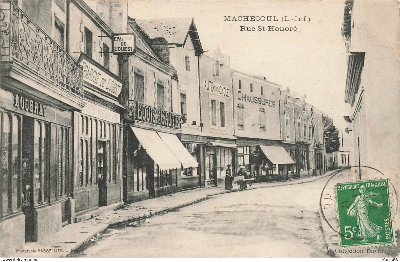 Machecoul * Rue St Honoré * Magasins LOUERAT , Epargne De L'Ouest , Louis GAUTIER , Autos & Cycles , Chaussures - Machecoul